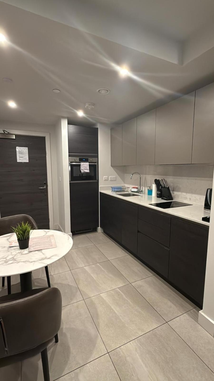 Mercian Luxury Serviced Apartments- Birmingham City Centre - Your Perfect Stay - Gym Rooftop Terrace Cinema Room ภายนอก รูปภาพ